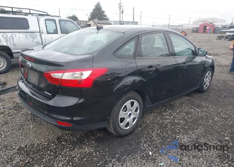 2013 Ford Focus S из США, поврежденный, VIN 1FADP3E21DL380470